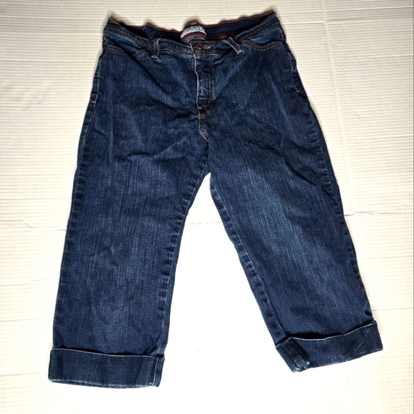 Levi's Capri Pants - Picture 1 of 3